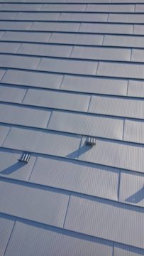 K様邸　上屋根　横葺き